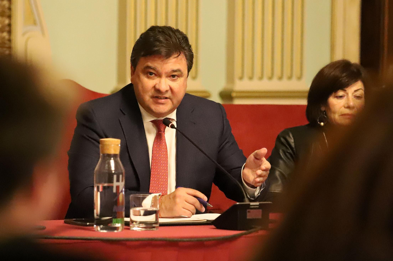 Imágenes del pleno extraordinario en el Ayuntamiento