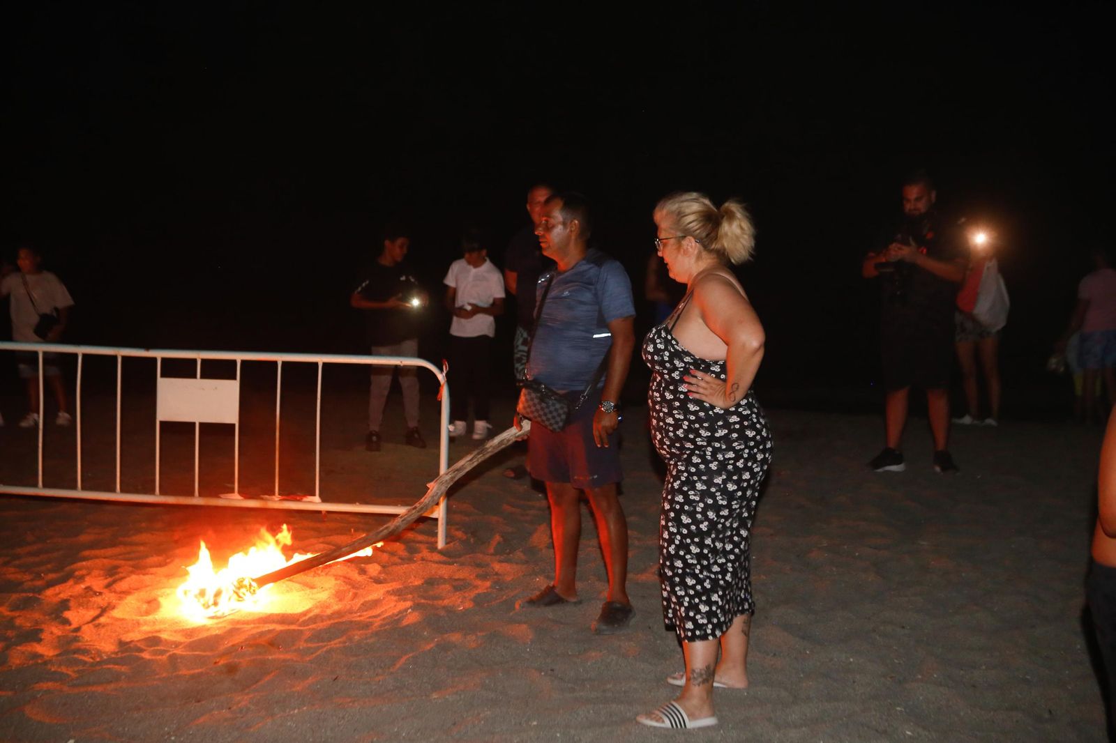 Fotos de la noche de San Juan en las playas de La Línea.