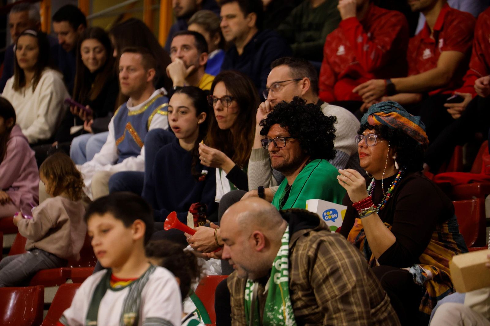 Las mejores fotos del ambiente en Vista Alegre para el Córdoba Futsal - O Parrulo Ferrol