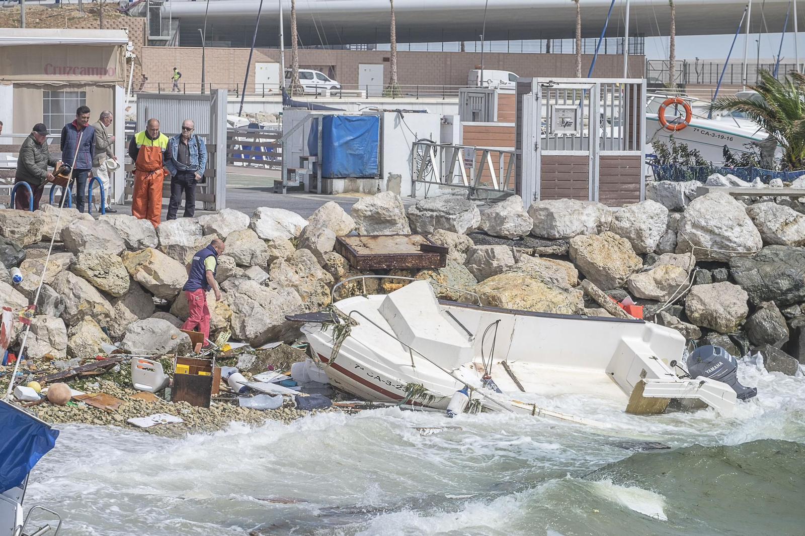 Efectos del temporal de levante en Cádiz