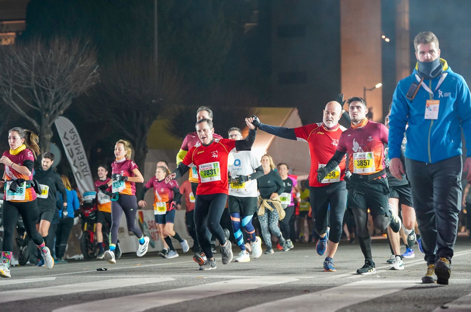 En imágenes: búscate en tu llegada a meta de la Carrera de San Antón 2026 (12)