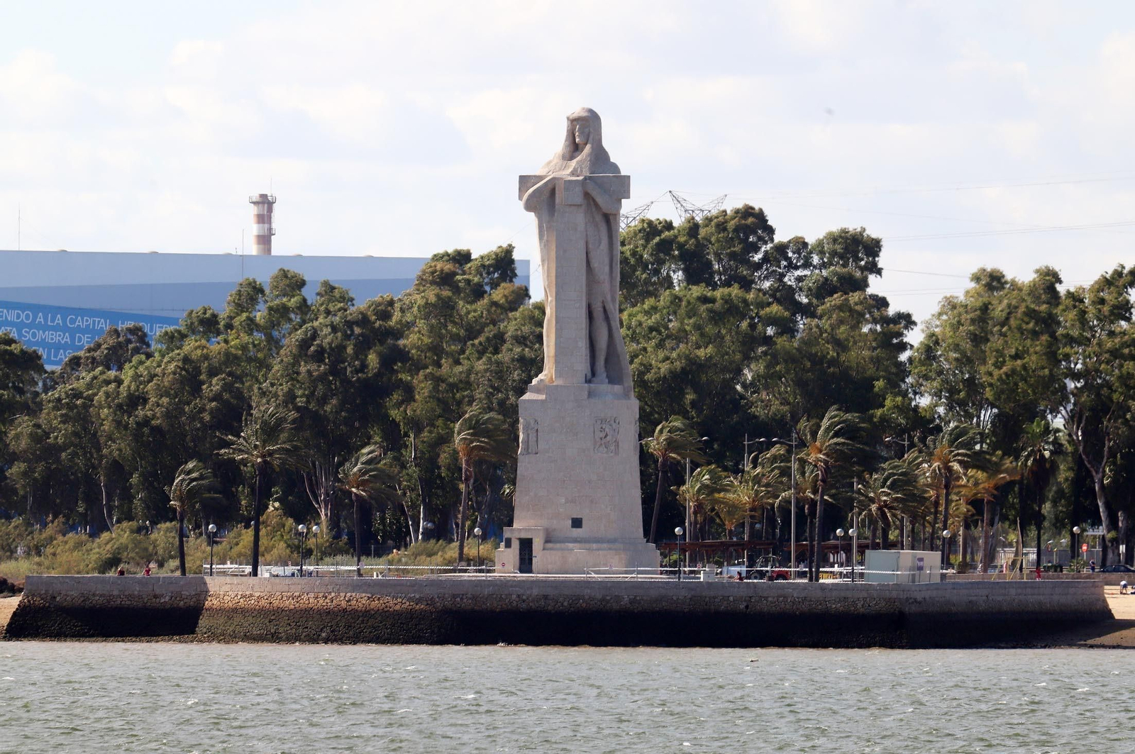 Imágenes del Monumento a Colón que ya se puede ver sin andamios en la Punta del Sebo