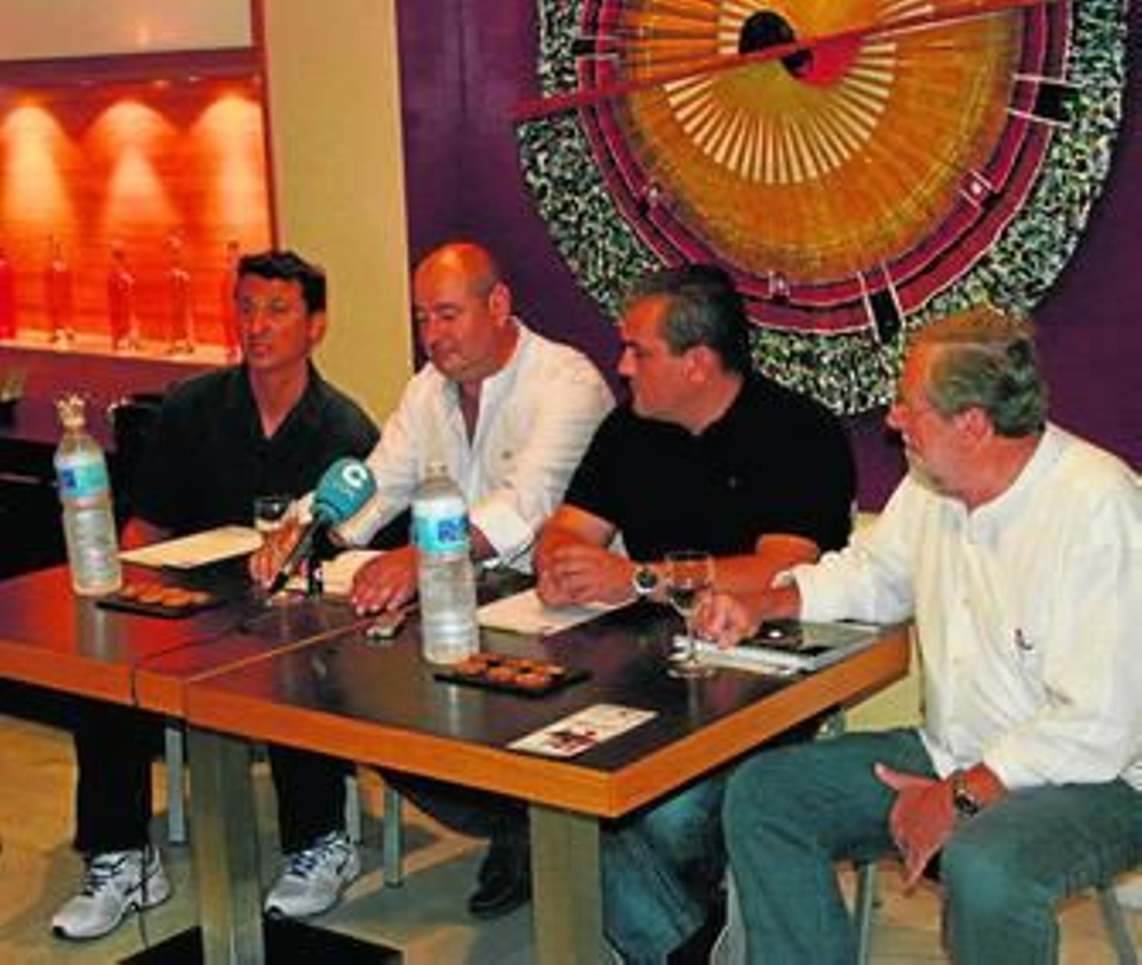 Jesús Lázaro, Francisco Gutiérrez, Rafa Gomariz y Will Masterson comparecen en el hotel Serrano, ayer.