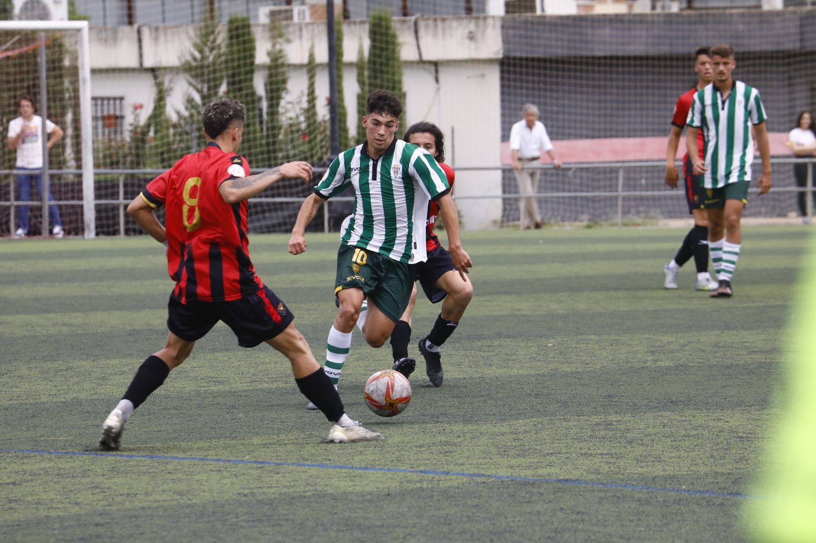 Hugo encara a Marcos Soler.