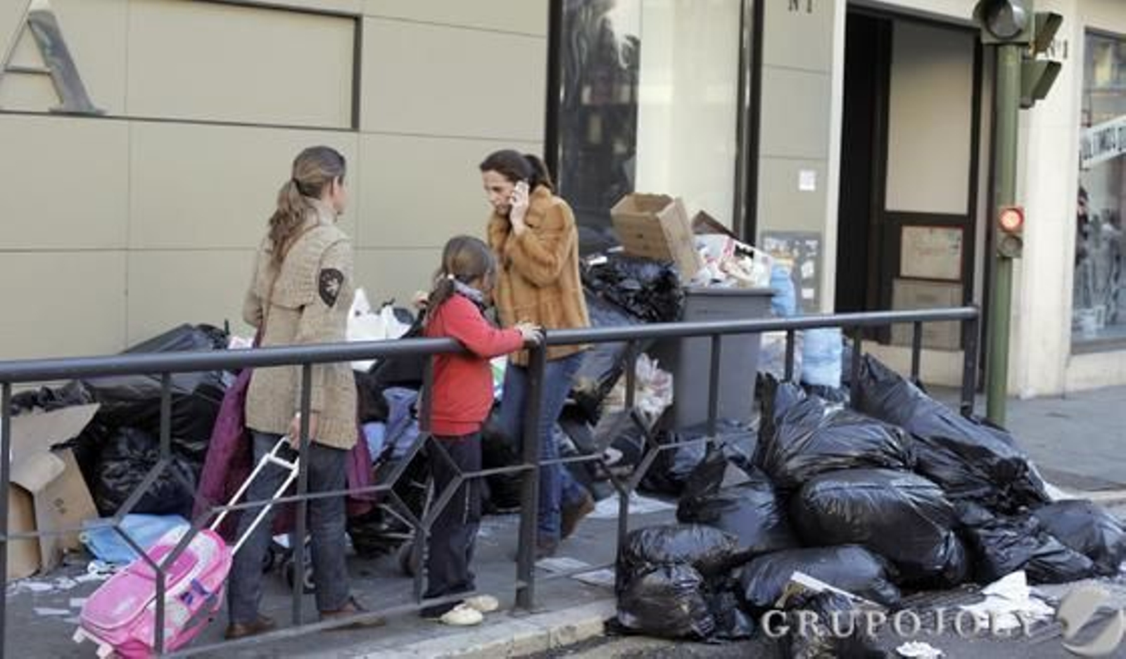 Basura acumulada en las aceras del centro.

Foto: Antonio Pizarro