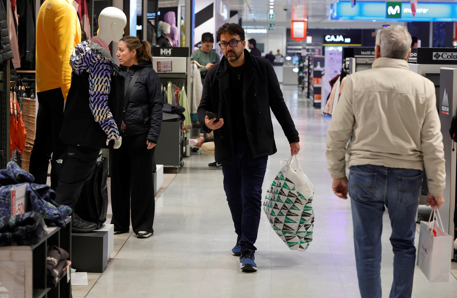 Las rebajas de enero en Sevilla, en imágenes