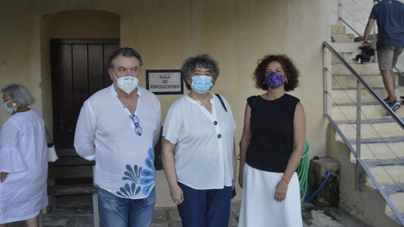 Paco Cano, la comisaria de la exposición Marcela Passerini y Lucrecia Valverde, durante la presentación.