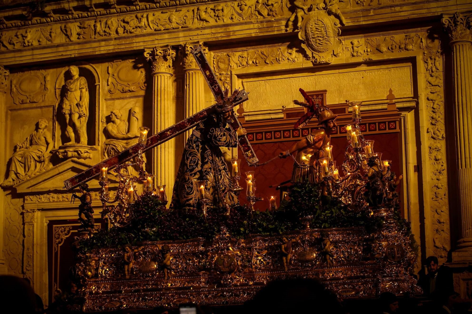 Madrugada del Viernes Santo en Jerez: imágenes de la Noche de Jesús
