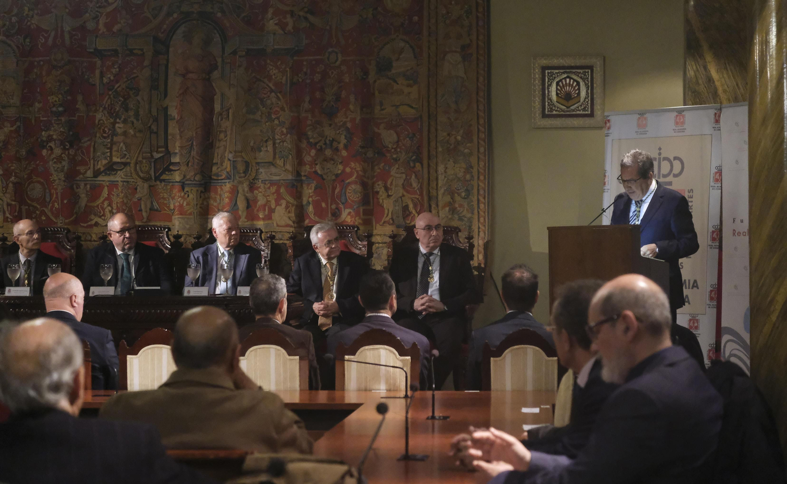 El ingreso del presidente de la Fundación Cajasol, Antonio Pulido, en la Real Academia de Córdoba, en imágenes
