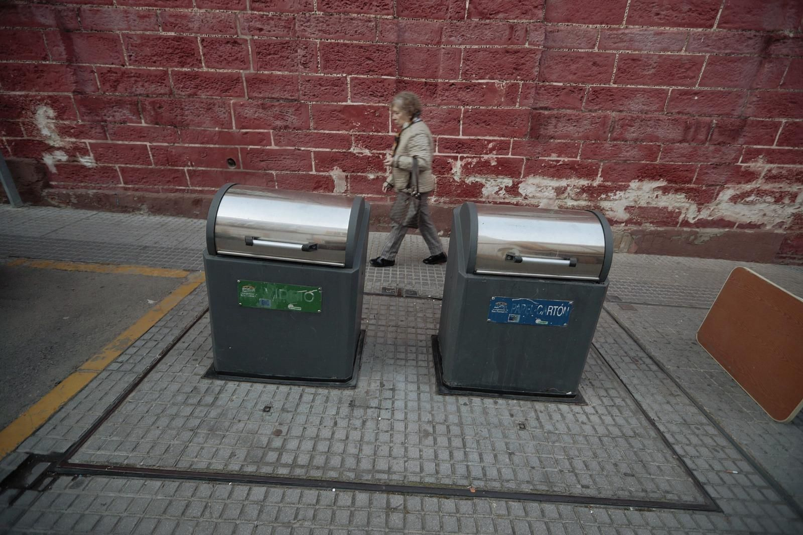 Contenedores soterrados de la calle Tomás del Valle, en una imagen de archivo.