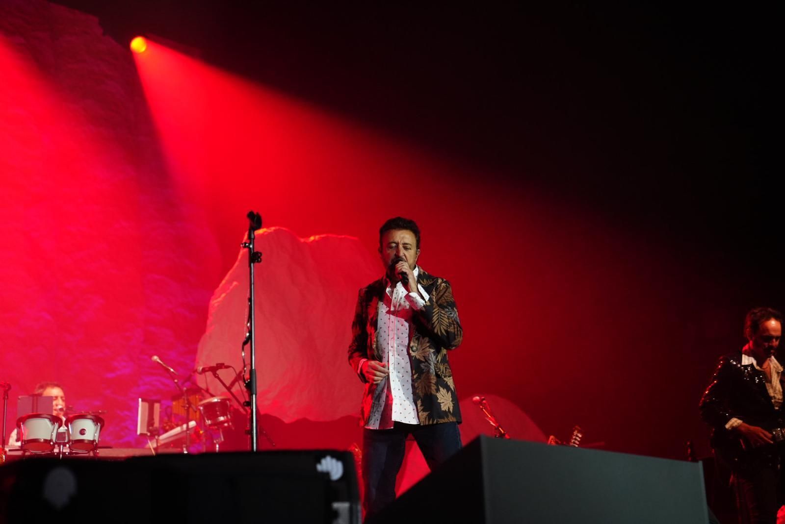 El concierto de Manolo García en el teatro El Silo de Pozoblanco, en fotografías