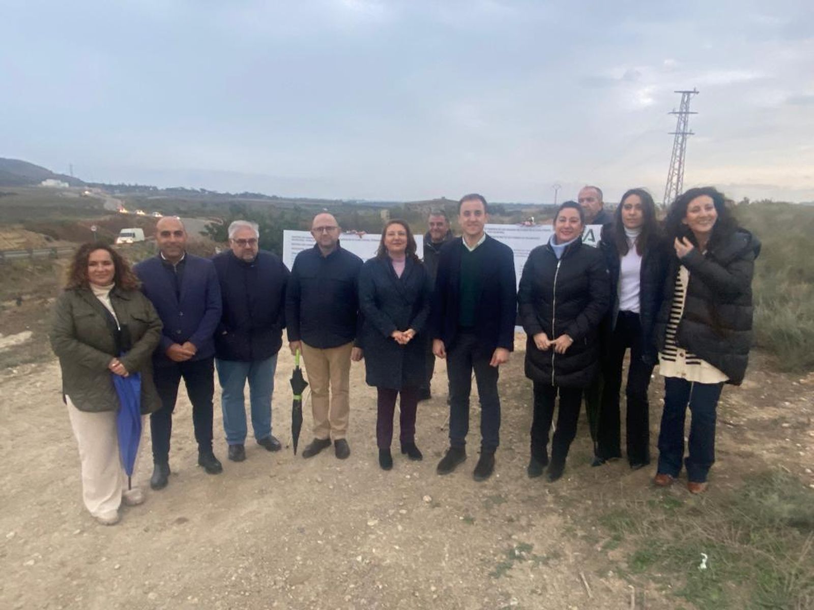 Carmen Crespo junto al alcalde de Vera, Alfonso García, y otras autoridades