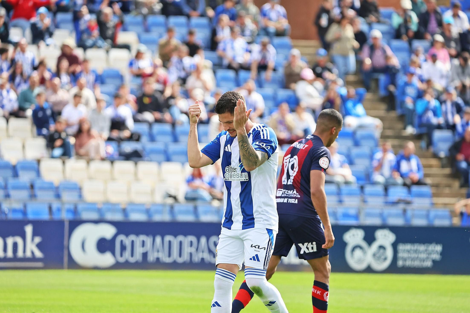 Caye Quintana se lamenta con rabia tras fallar una ocasión.