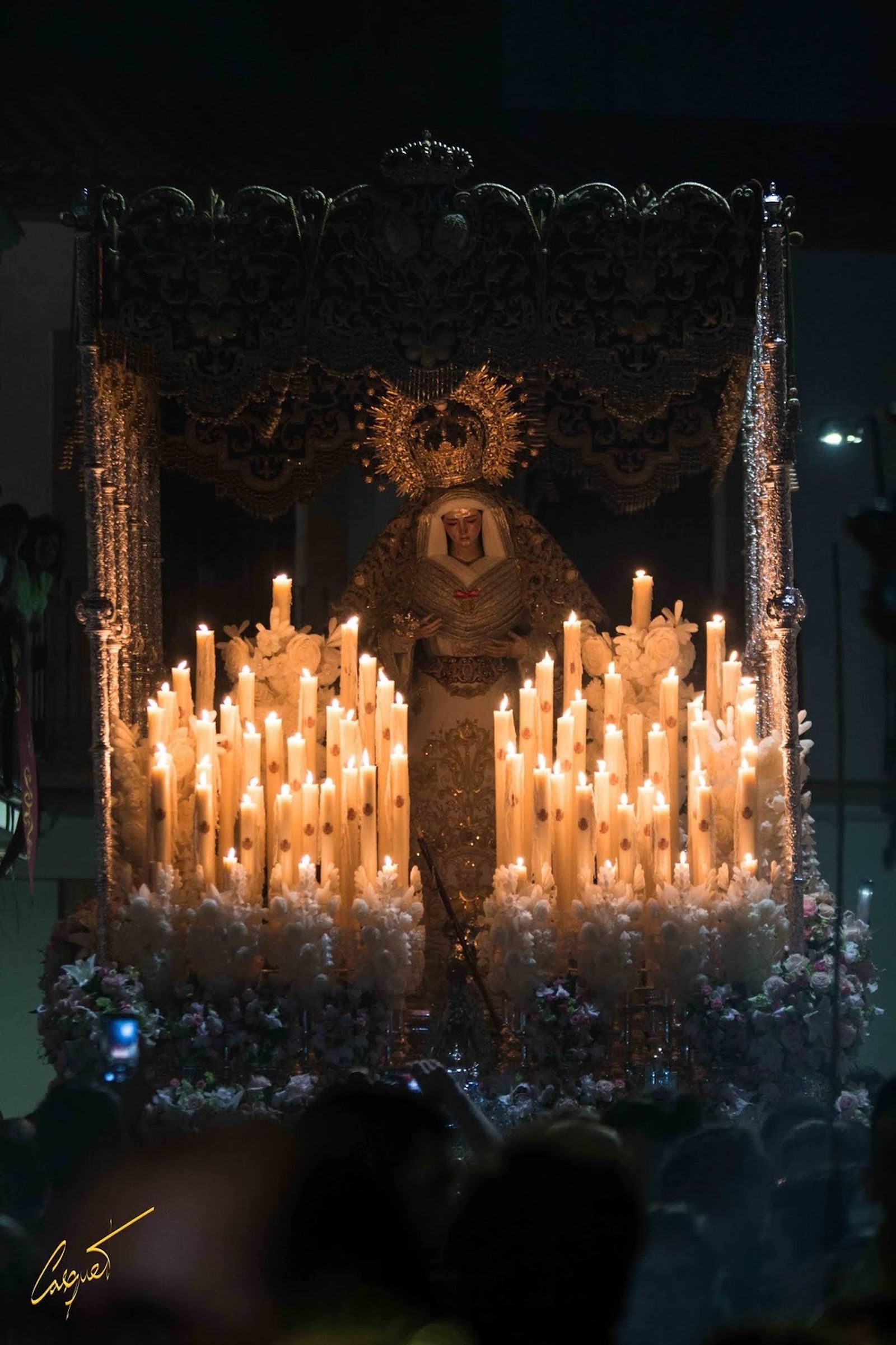 La Virgen de los Dolores en su paso de palio