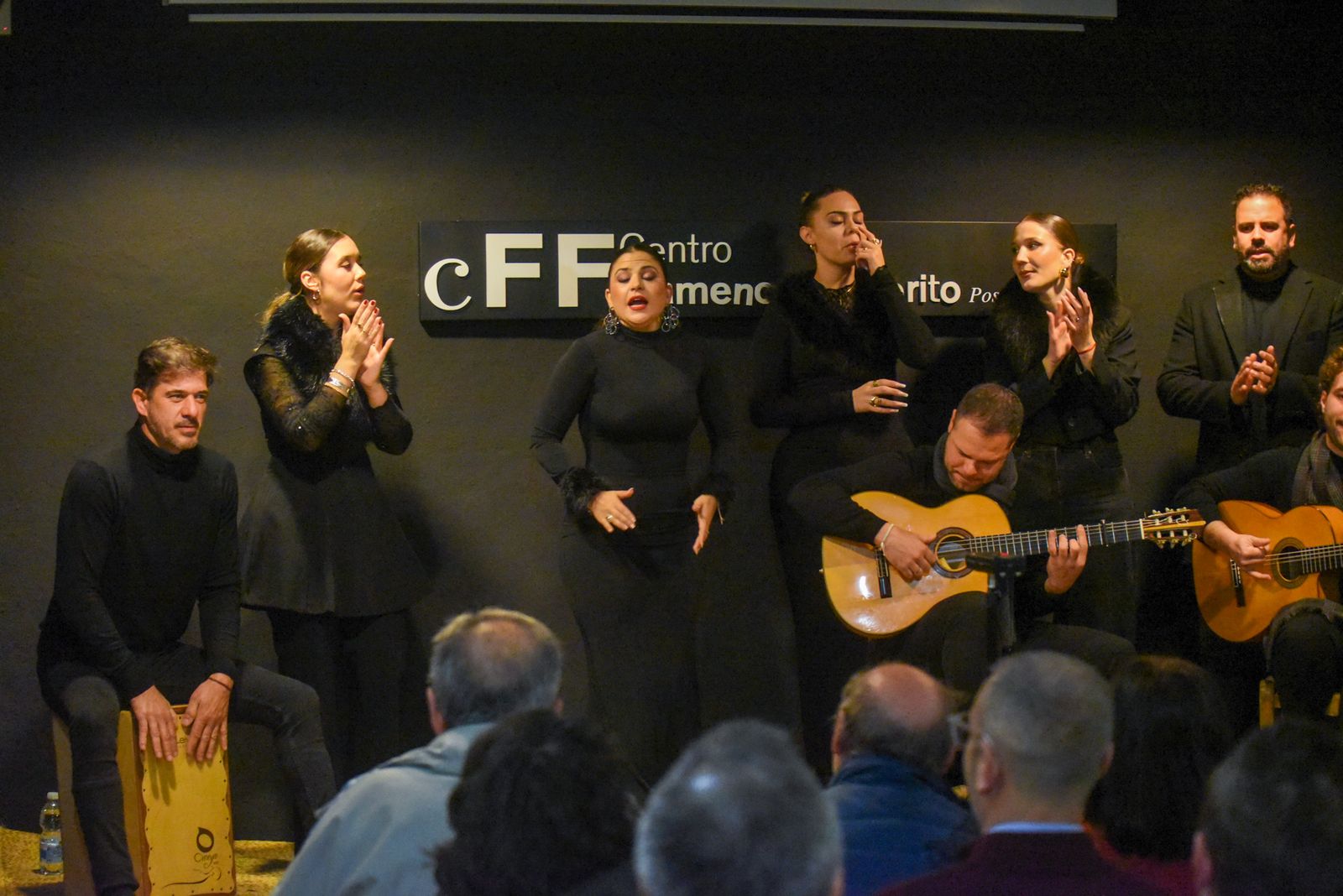 Una zambomba llena de flamenco la Navidad cordobesa en la Posada del Potro, en fotos