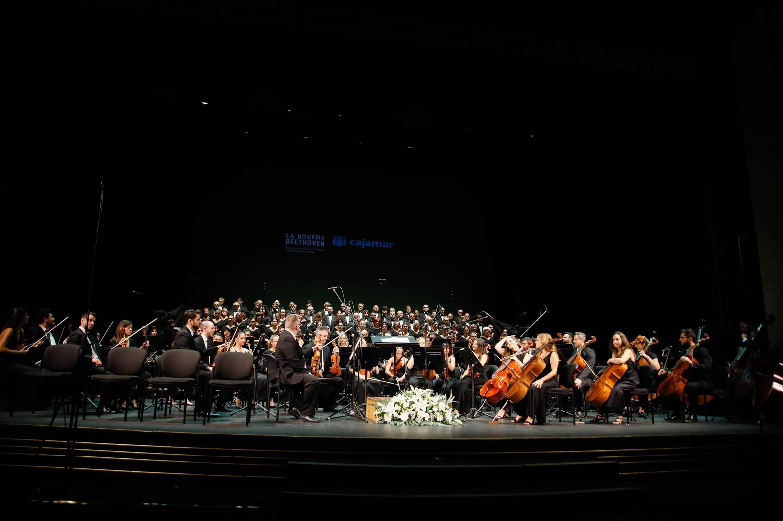 Imágenes de la novena Beethoven interpretado por la OCAL y Orfeón para Cajamar