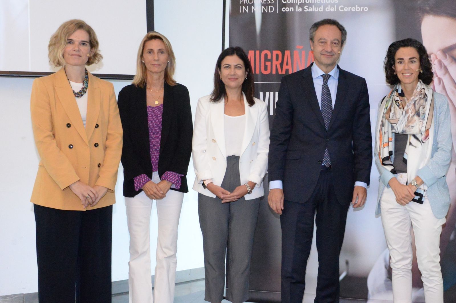 La doctora Carmen González Oria; Inmaculada Martín, de Aemice; Eva Perea, de Lundbeck; y los doctores Jesús Porta-Etessam y Patricia Pozo-Rosich.