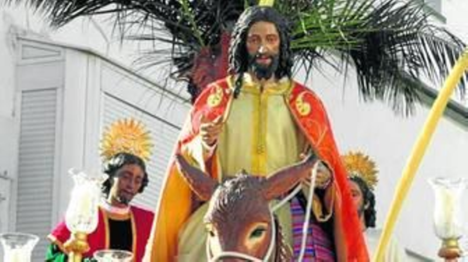 La procesión de La Borriquita, que sale de la Capilla de San Roque, abre la Semana Santa de Rota.