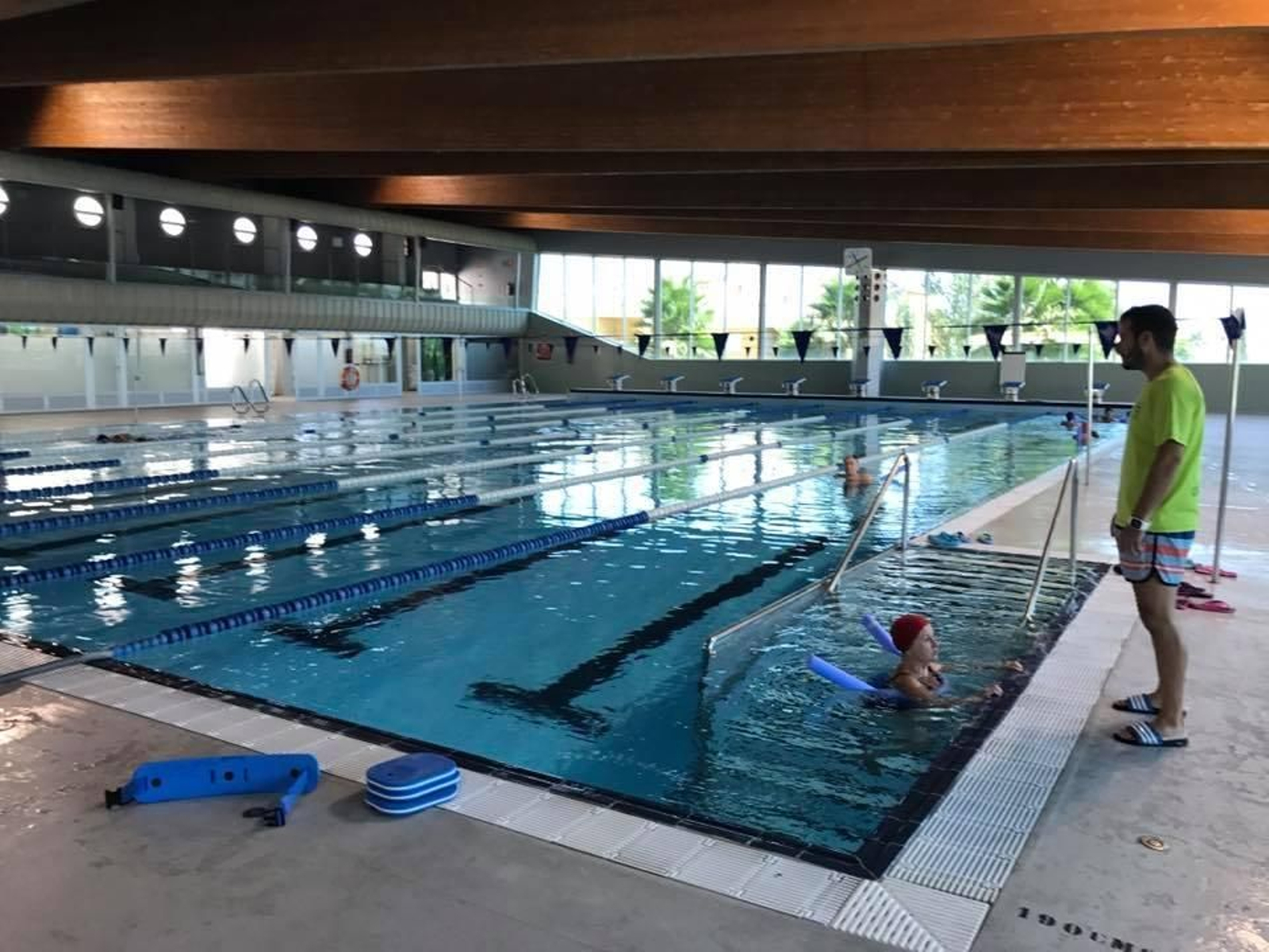 Imagen de archivo de la piscina de Torre del Mar