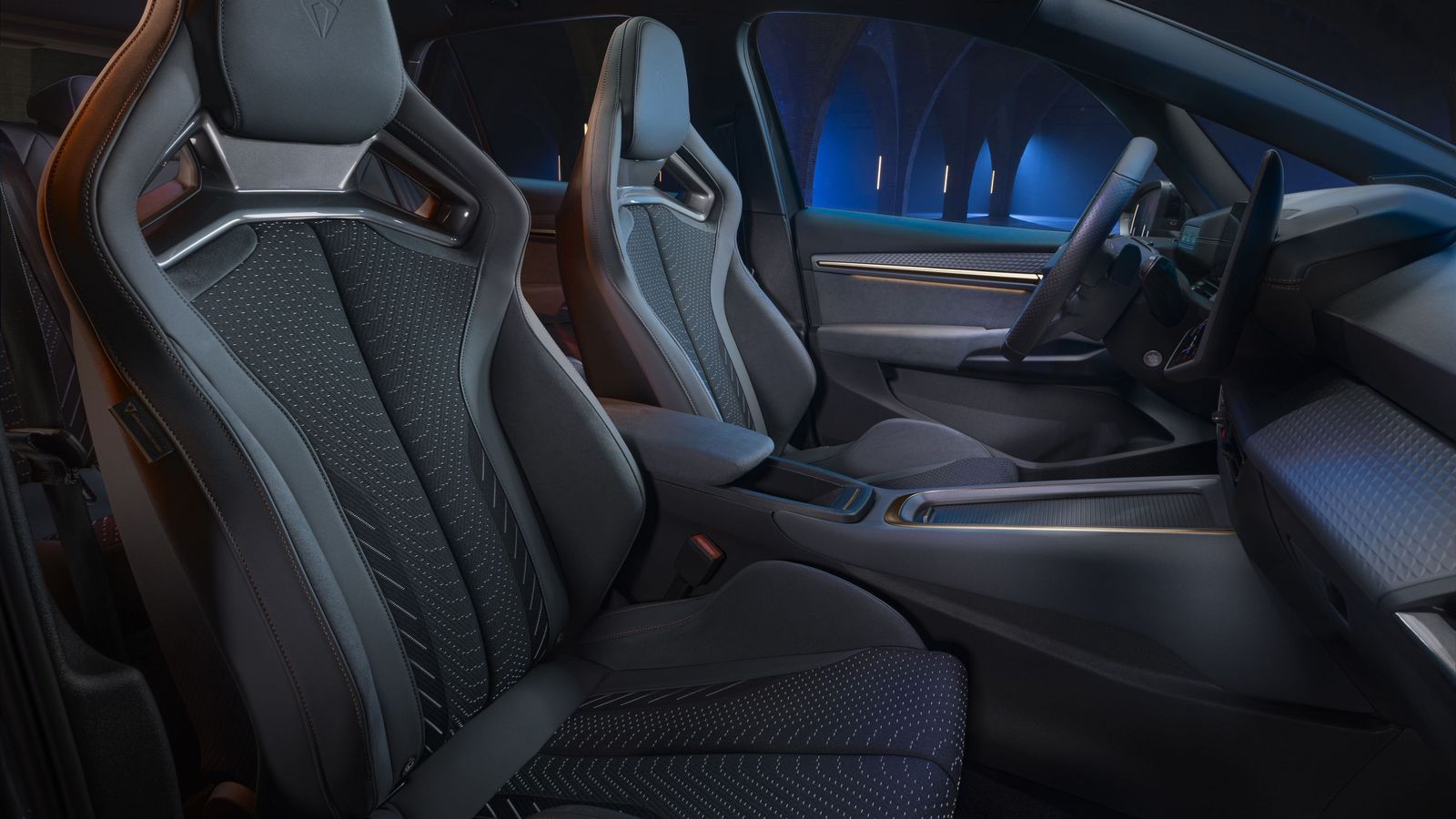 Todos los Born tienen asientos con los reposacabezas integrados en los respaldos, pero los de los VZ son los que tienen un diseño más deportivo.