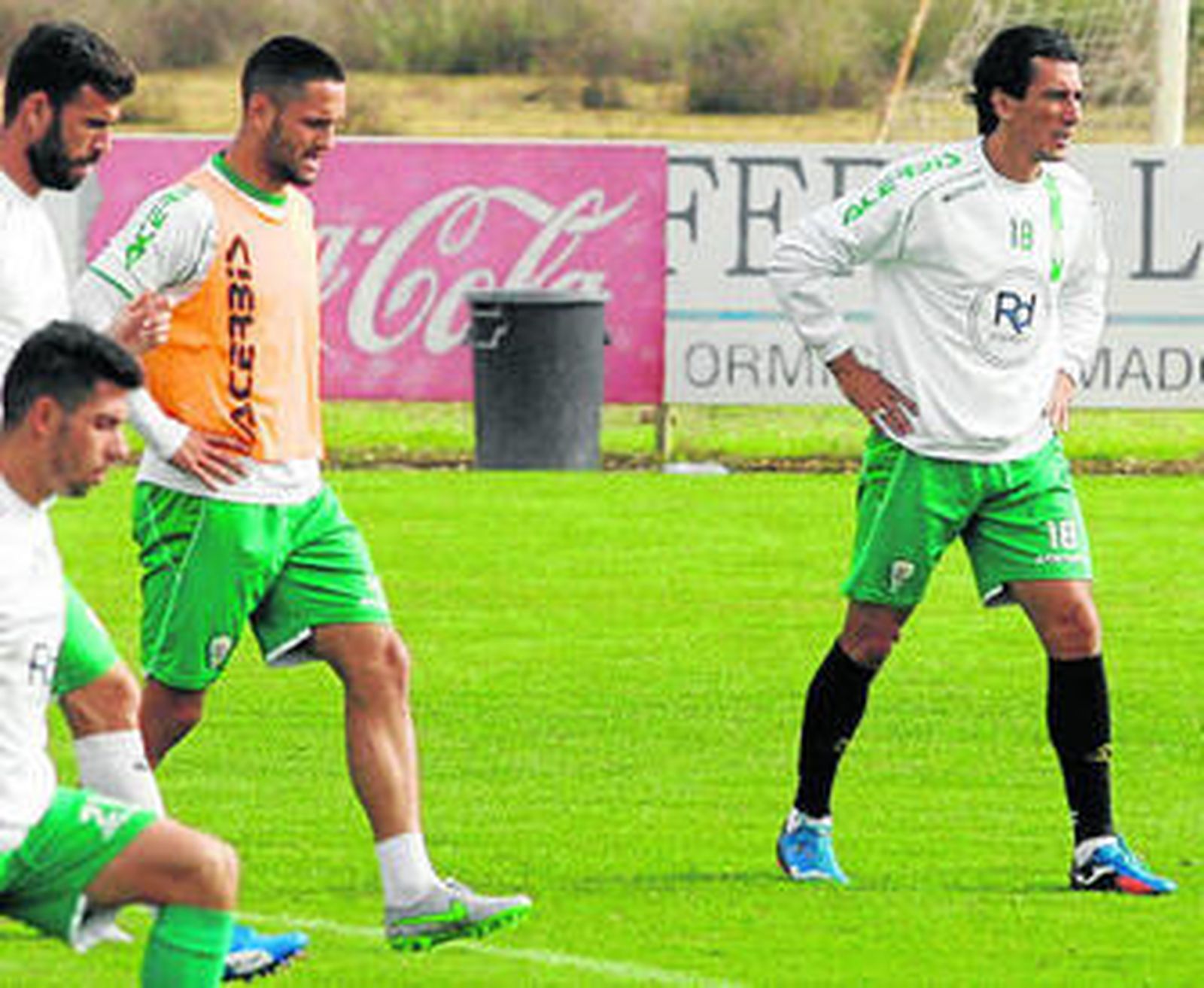 Pedro Ríos se ejercita junto a Florin, Cisma y Caballero.
