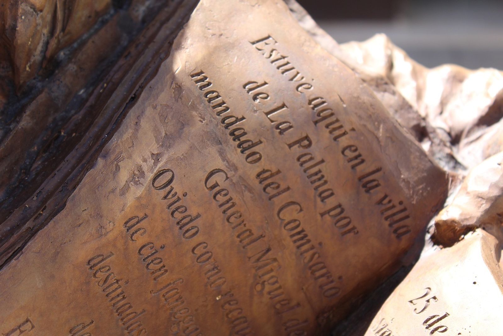 Escrito de la escultura de Cervantes.