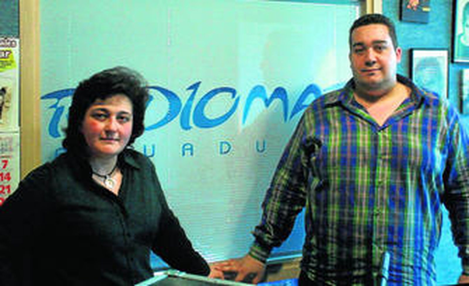 La directora, Susana García, y el presentador, Juan José Román.