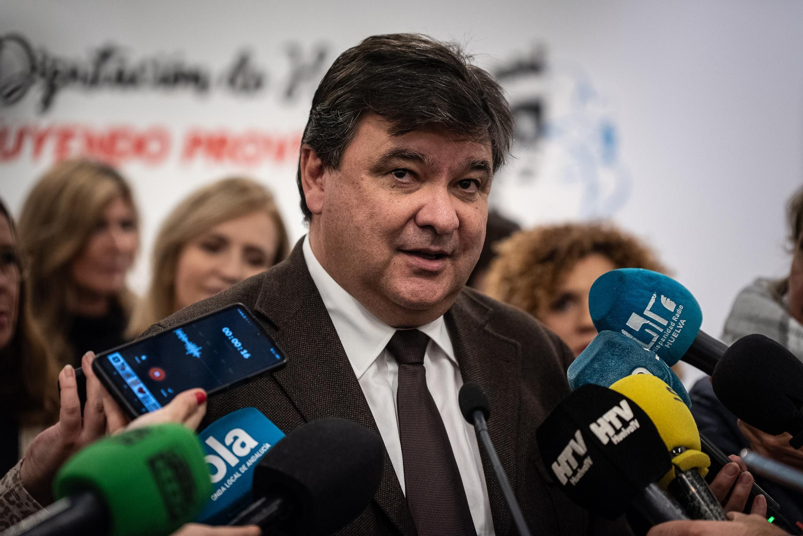 Imágenes de la inauguración de la exposición "200 años construyendo provincia"