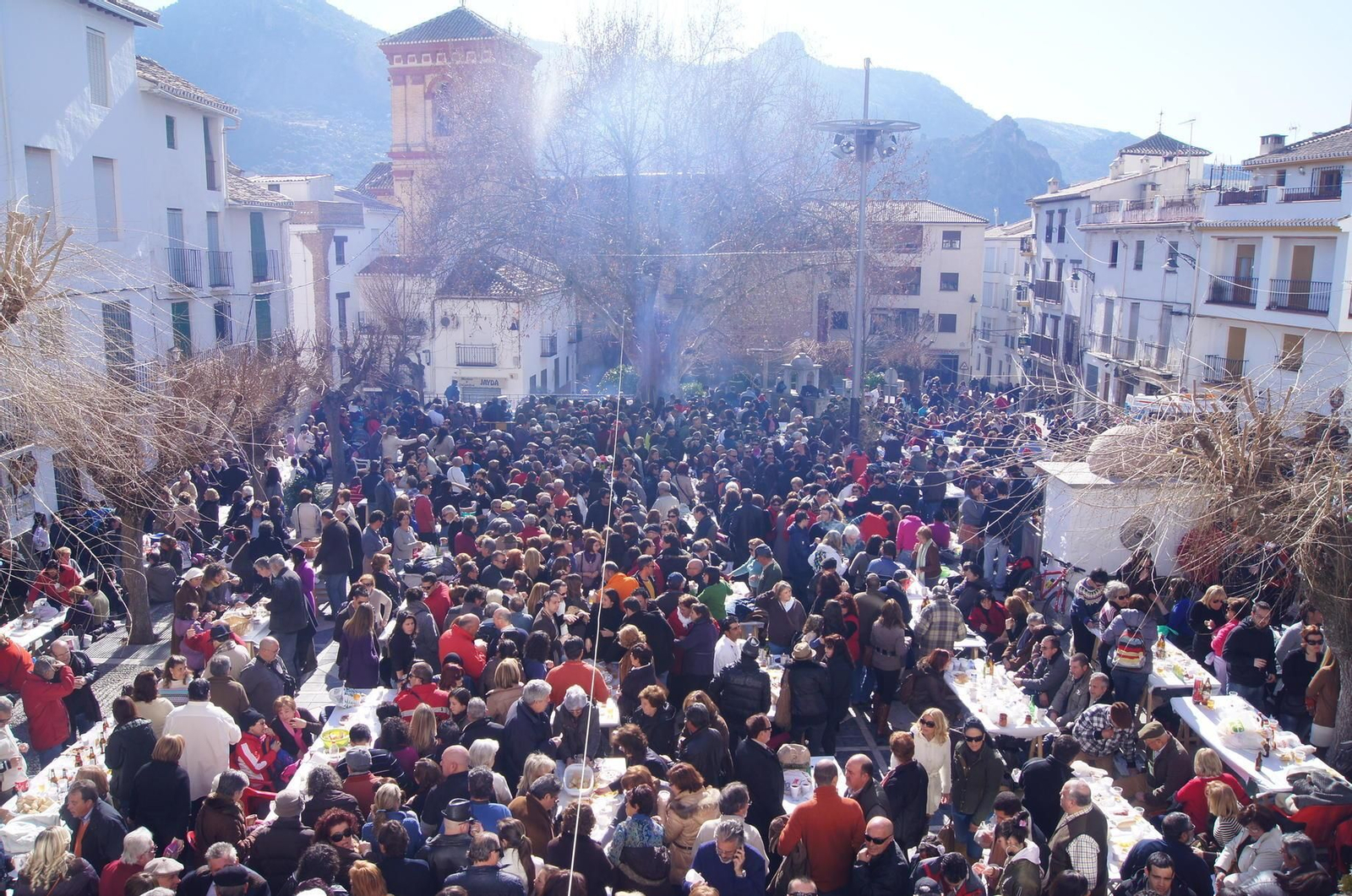 Más autobuses y una gran carpa para celebrar la icónica Fiesta de la Asadura de Güéjar