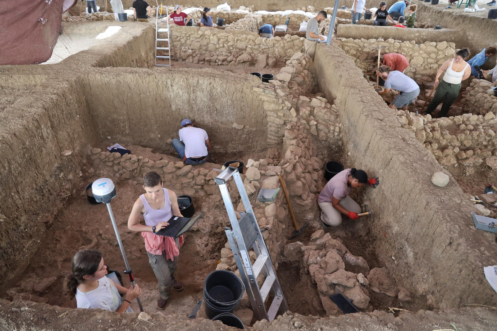 La Málaga fenicia del Cerro del Villar, en fotos