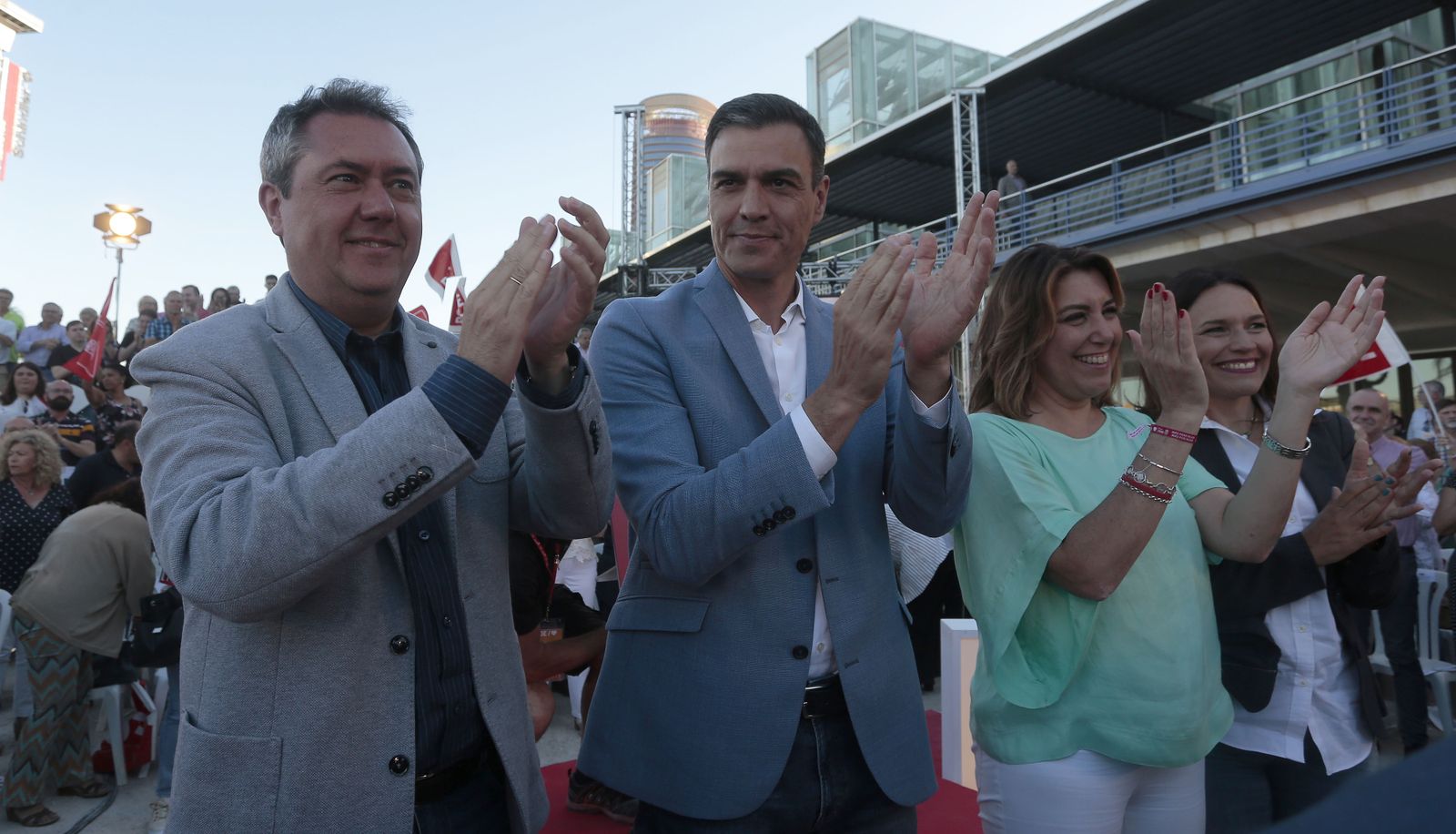 Juan Espadas, Pedro Sánchez y Susana Díaz, en el acto en Sevilla.