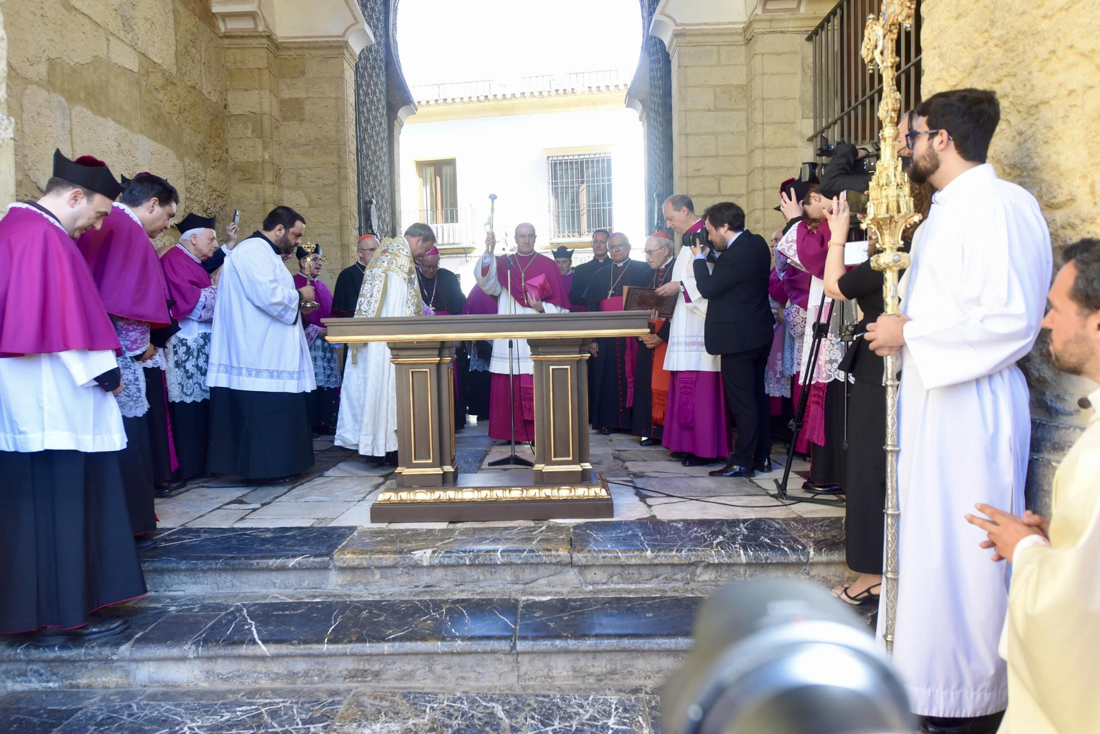 La toma de posesión del nuevo obispo de Córdoba, Jesús Fernández, en imágenes