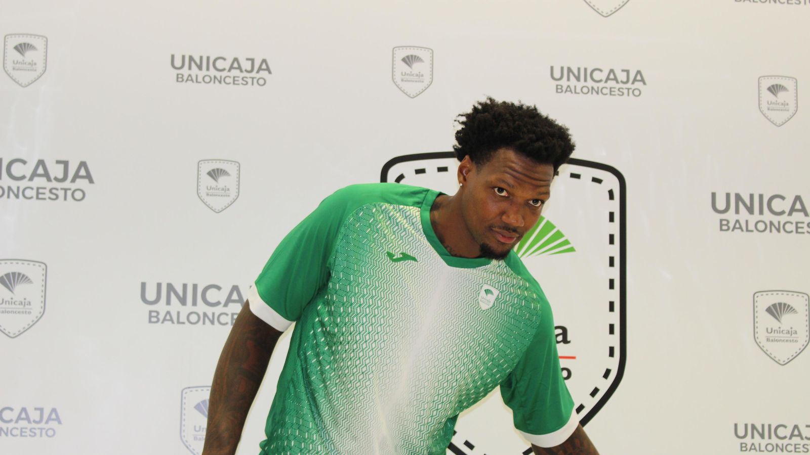 Presentación de Deon Thompson con Unicaja.