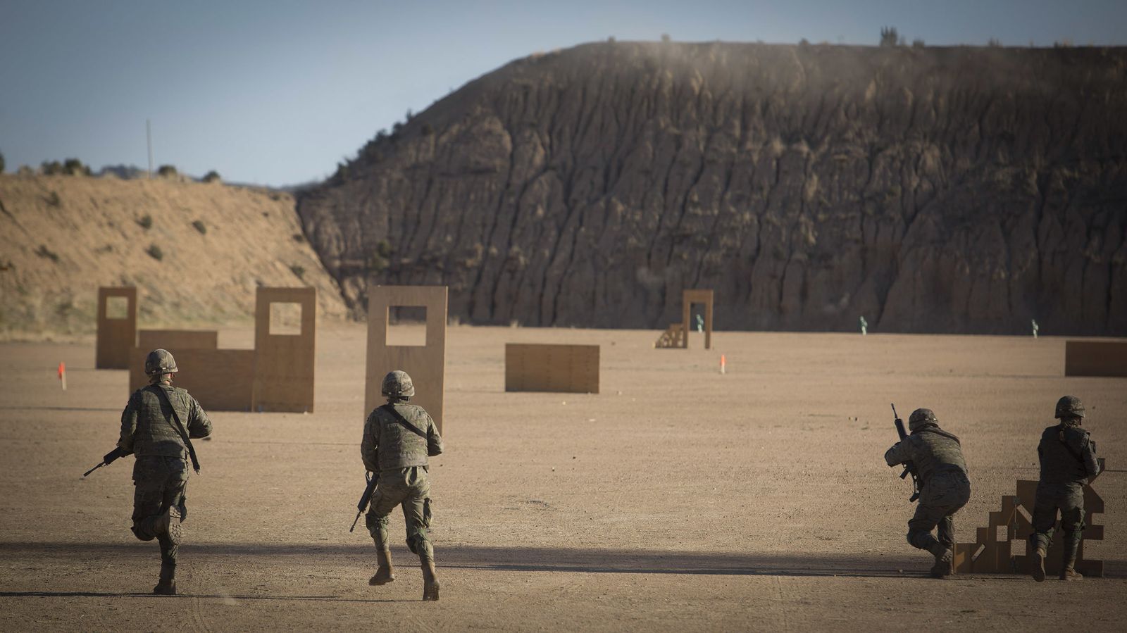Maniobras del Ejército con destino a Letonia en Cerro Muriano