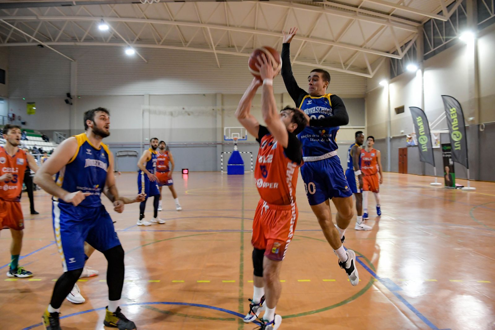 Partido del Novaschool frente a La Zubia en Granada.