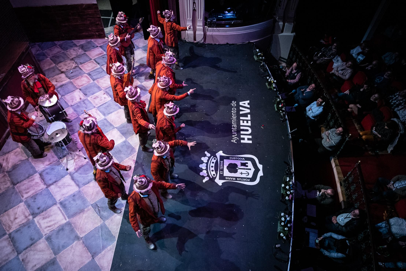 Imágenes de la comparsa Borracho (2ª semifinal del Carnaval Colombino de Huelva)