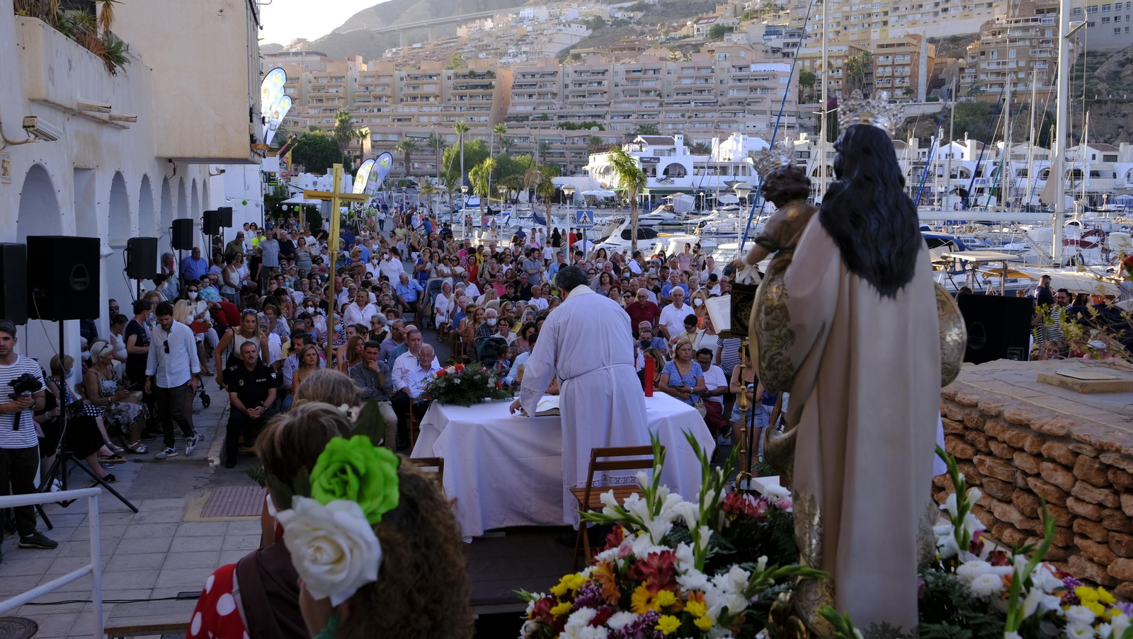 Procesión marinera de la Virgen del Carmen en Aguadulce