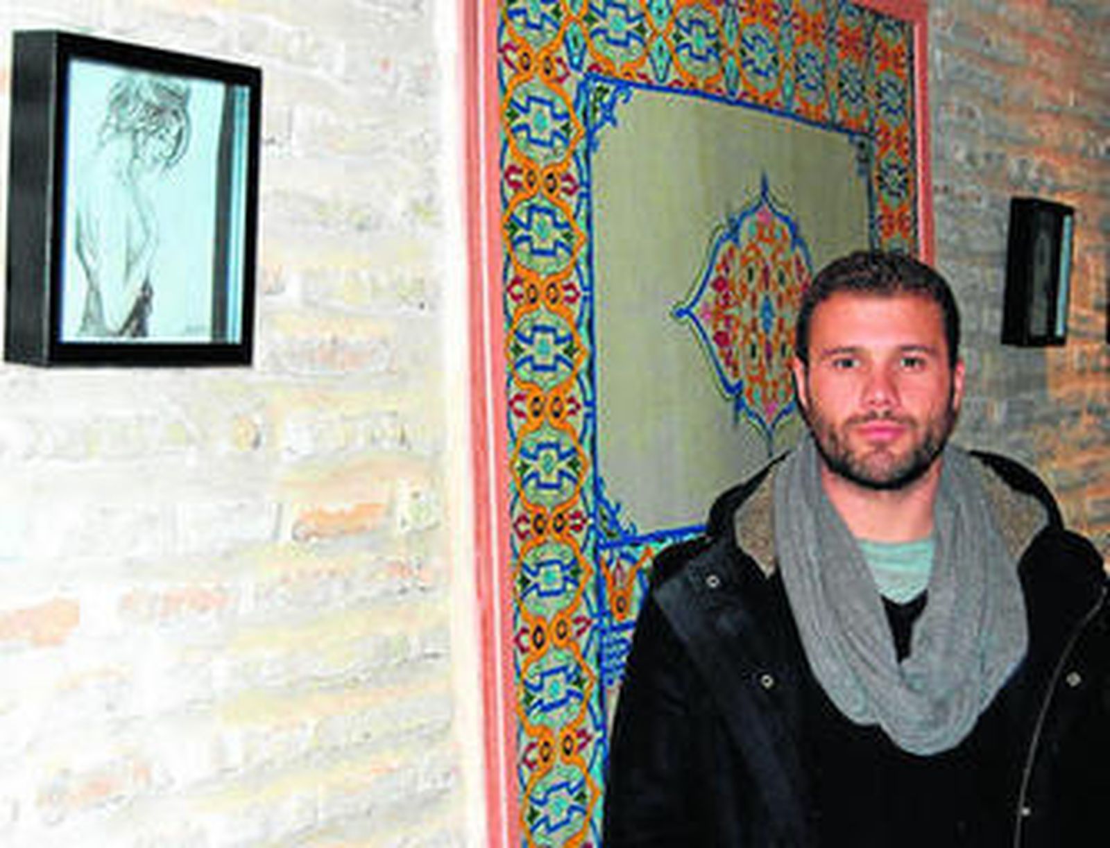 Daniel Daza, junto a una de las obras que se podrá ver en el Hammam.