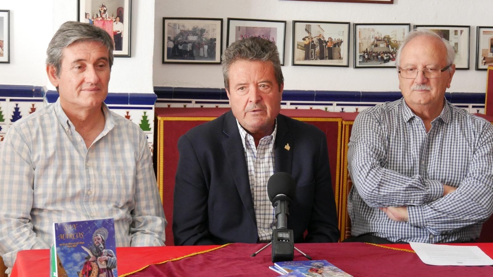 Manuel Cortés, junto a Antonio Serrano y José María Gómez Lázaro-Carrasco.