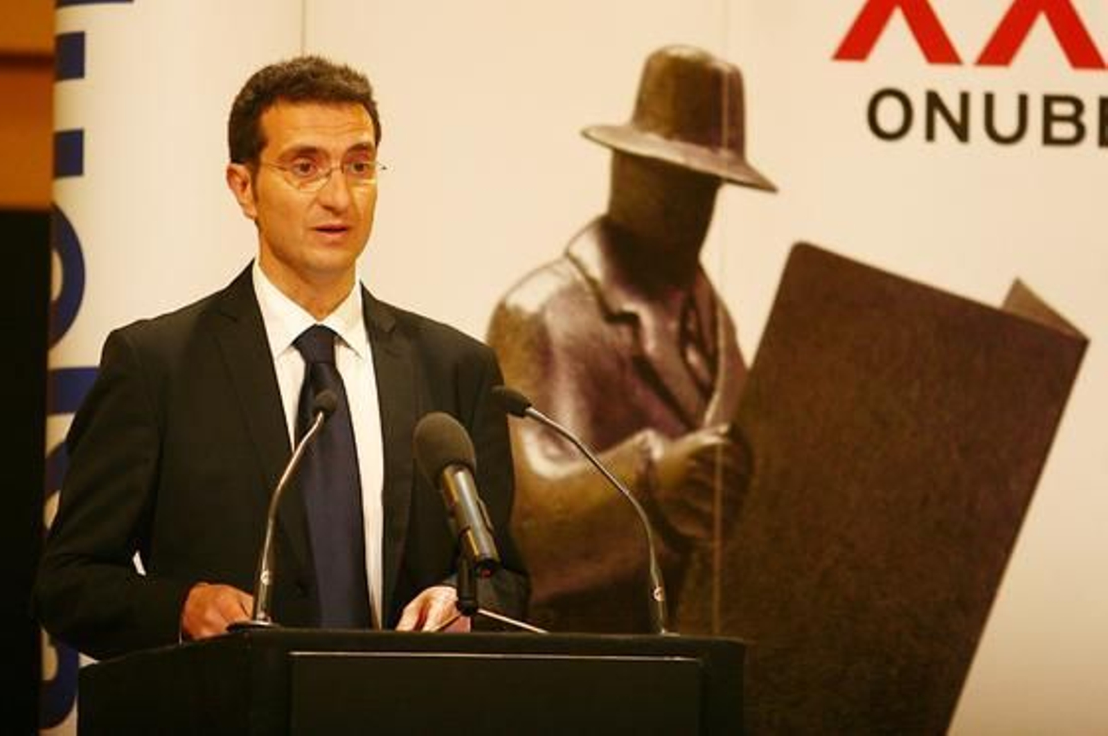 Javier Chaparro, director de Huelva Información, realiza el discurso oficial del acto.

Foto: Alberto Dominguez