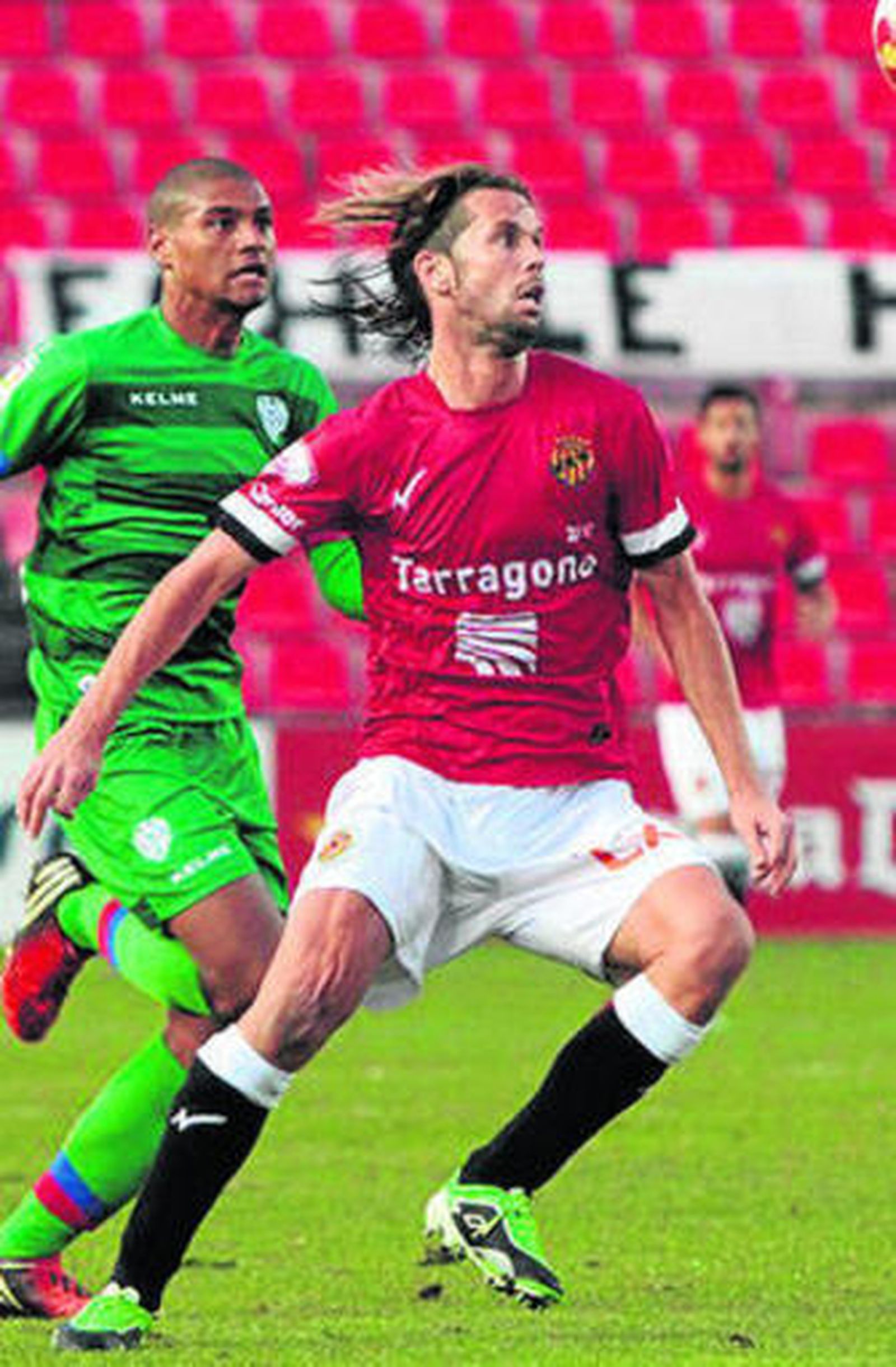 David Sánchez vivió dos tragos amargos en 'play-off' como jugador del Nástic (i) y del Atlético Baleares.