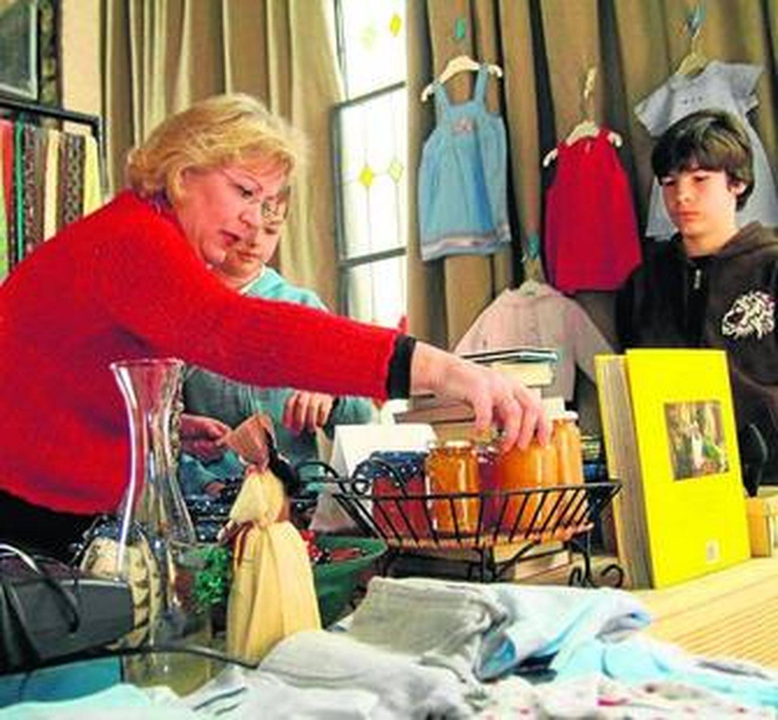 Aspecto del mercadillo situado en la ermita de la Candelaria.