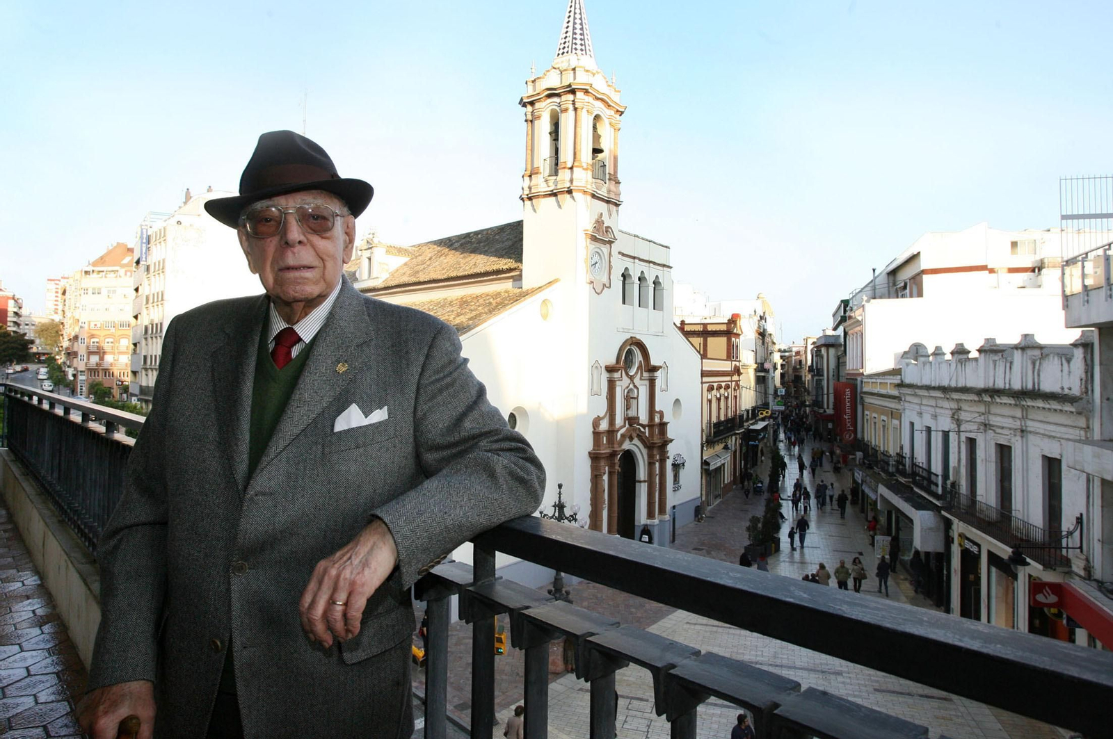 Manuel Silván de la Corte, en el balcón de 'Huelva Información' en el año 2014.