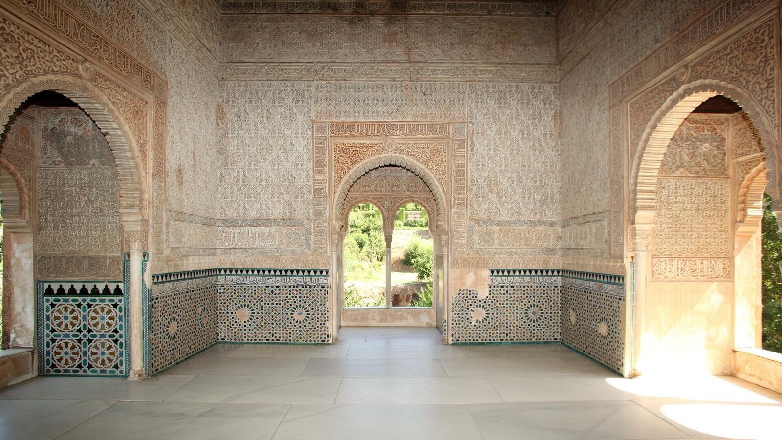 Torre de la Cautiva, una de las joyas del arte nazarí en la Alhambra, decorada con poemas de Ibn Yayya