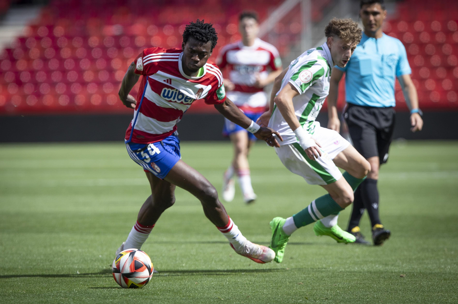 Las mejores fotos del ambiente en el Recreativo Granada - Córdoba CF
