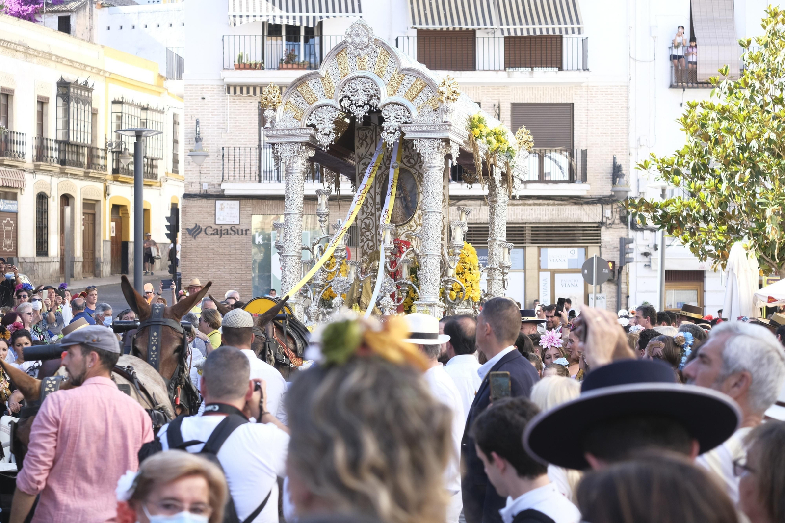 La emocionante salida de la Hermandad del Rocío de Córdoba,  en imágenes