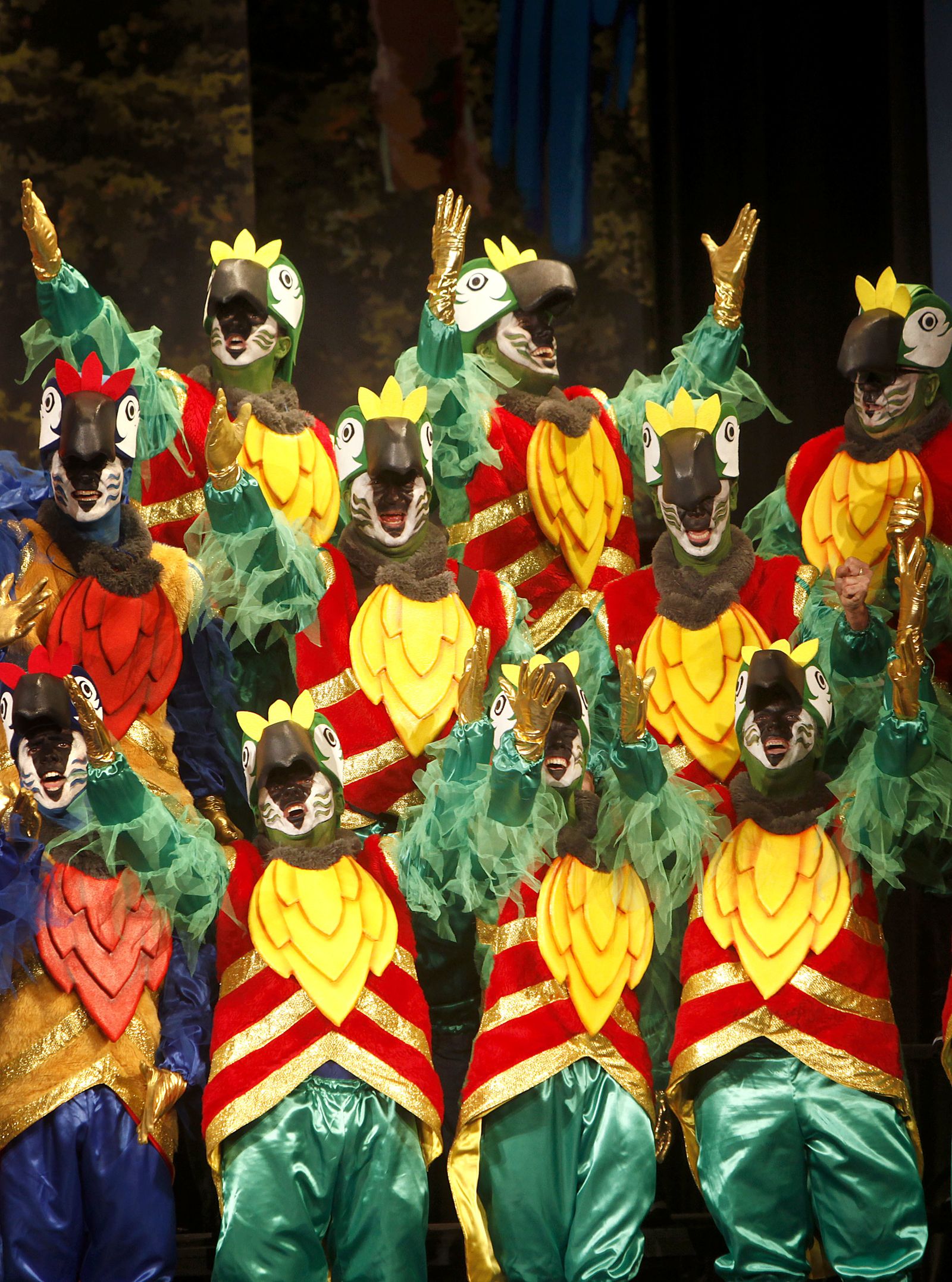 Las imágenes de la décimo sexta función de clasificatorias