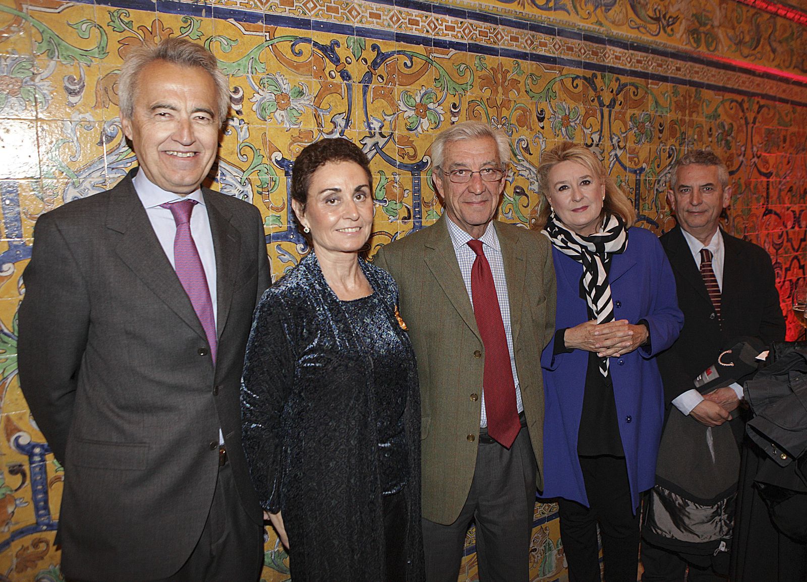 El notario Pablo Gutiérrez-Alviz, Concha Velasco, Fernando Ibáñez, Lola Cano y Alonso Riejos.