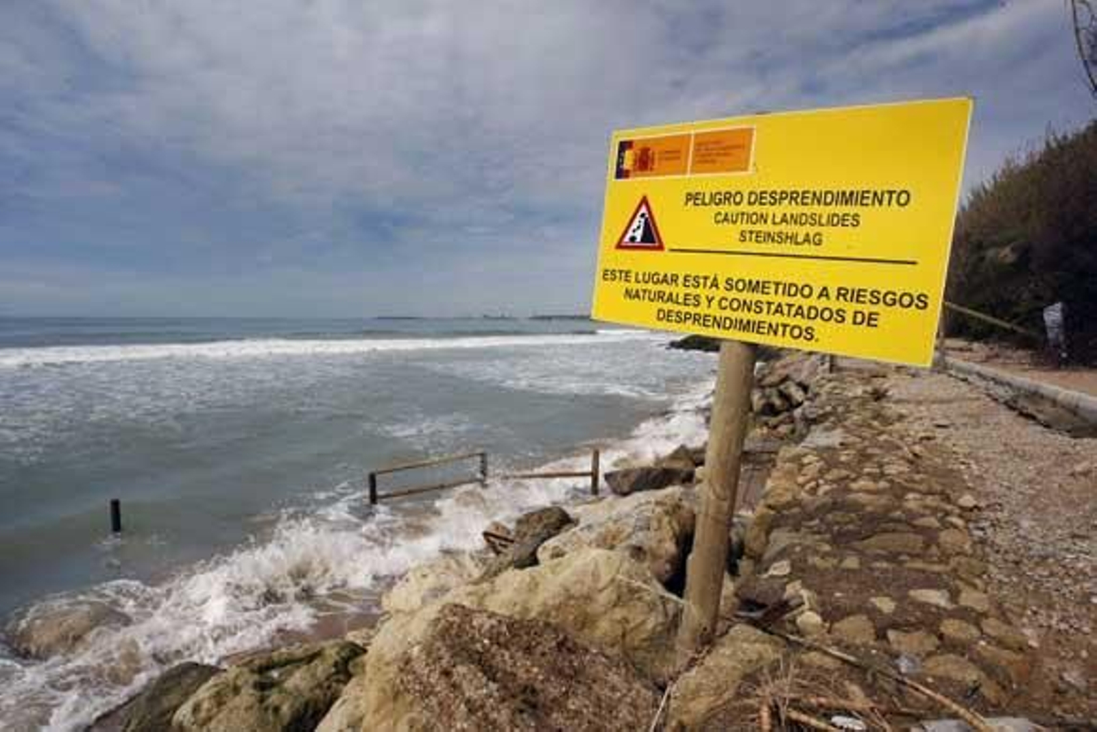 El litoral se deteriora día a día, a la espera de los 3,9 millones de euros de inversión del Ministerio de Medio Ambiente

Foto: Fito Carreto-Paco Periñán-Elias Pimentel