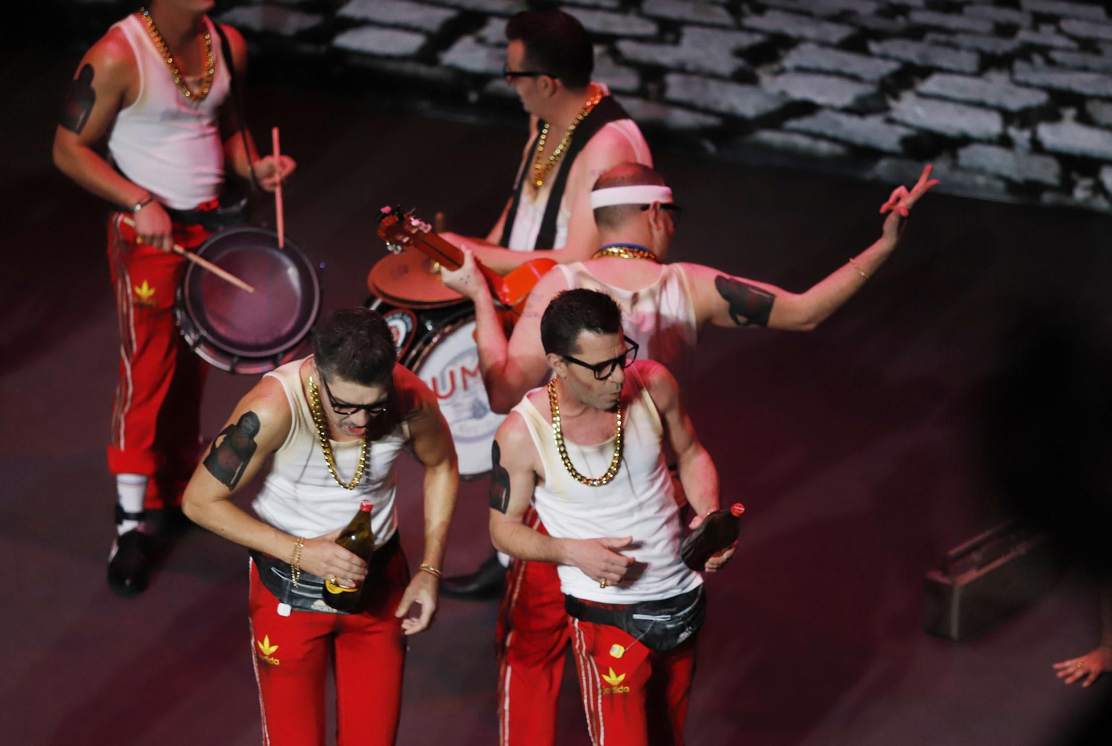 Imágenes de la actuación de la murga de Huelva Los Yoyas en el Carnaval Colombino